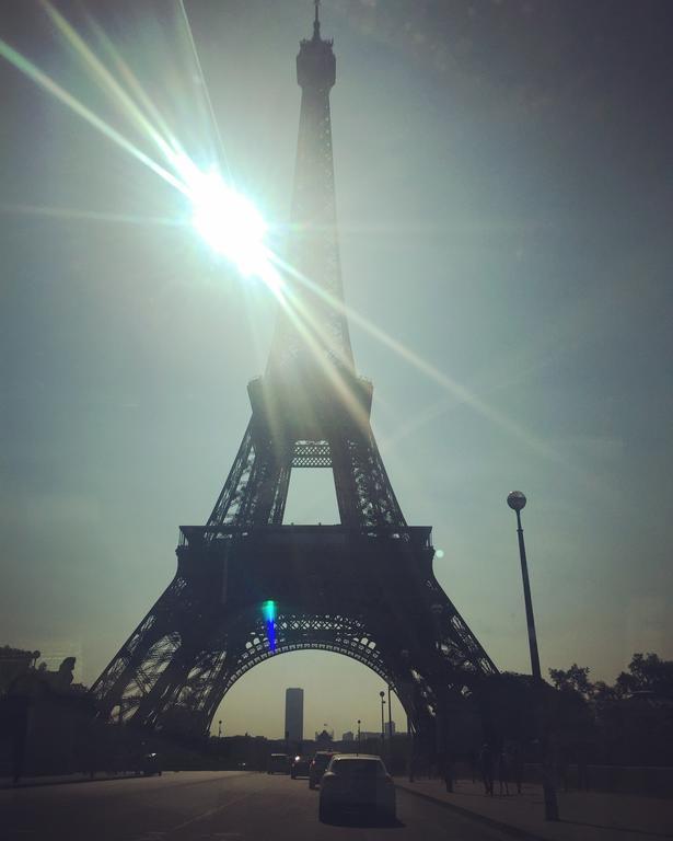 Eiffel Tower Champs De Mars Paris Exterior foto
